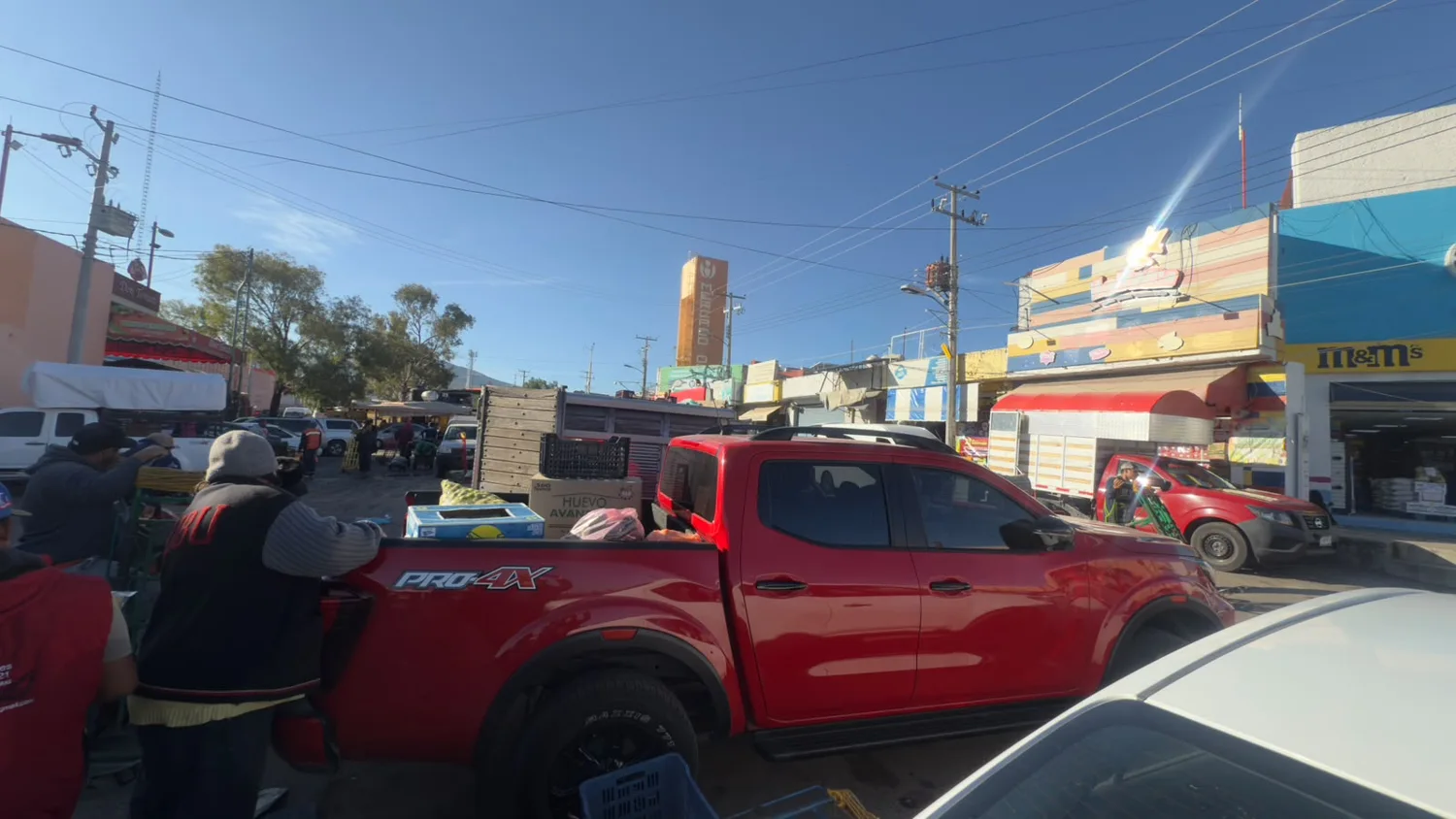 Camioneta roja durante un servicio