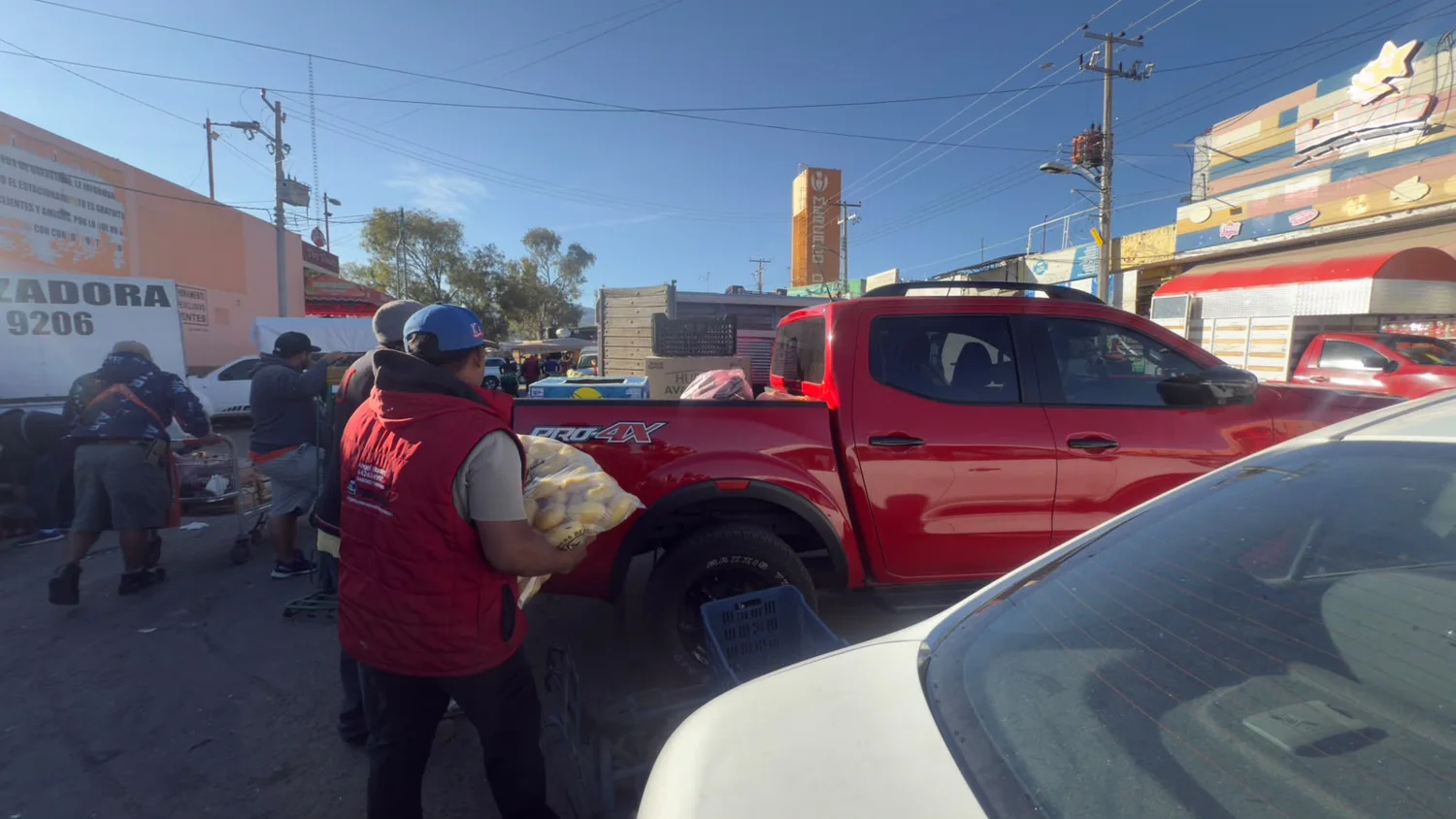 Equipo realizando maniobras de carga